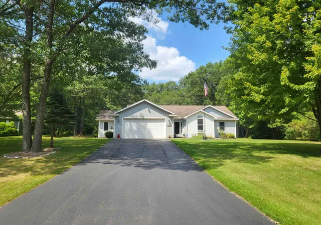 33rd image of 6797 Lakewood Dr, Oscoda, MI 48750 | MLS# 77080071919