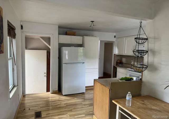 Photo 3 of Single family home for sale at 306 W Parkway Ave, Flint, MI 48505 | MLS# 20261061301 | Listing updated on 2026-09-13