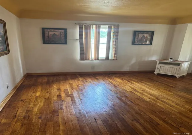 4th image of 306 W Parkway Ave, Flint, MI 48505 | MLS# 20261061301