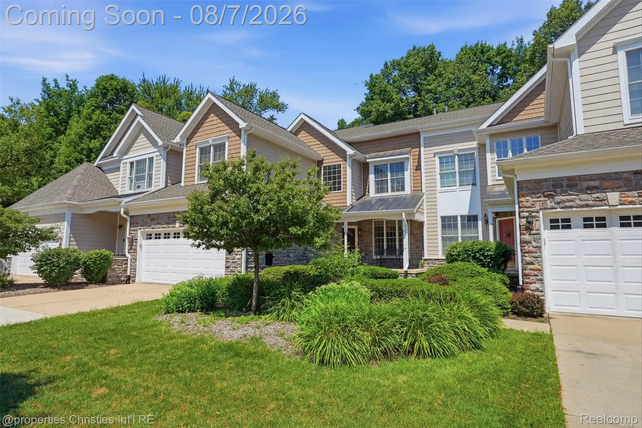 Listing Photo 2 - Condo for sale in 49674 Timber Trl located at 49674 Timber Trl, Novi, MI 48374 - Unit 49674 Timber Trl