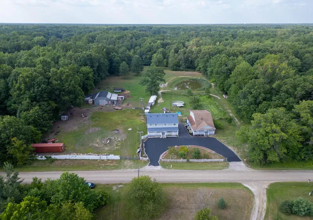 Photo 3 of Single family home for sale at 8410 W Newburg Rd, Carleton, MI 48117 | MLS# 81026040504 | Listing updated on 2026-08-08