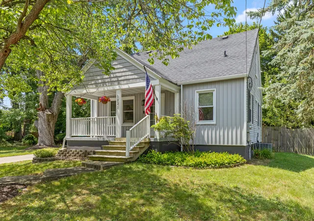 image of 1221 Whitmore Ave Nw, Grand Rapids City Kent, MI 49504 | MLS# 65026040505