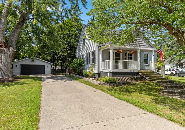 image of 1221 Whitmore Ave Nw, Grand Rapids City Kent, MI 49504 | MLS# 65026040505