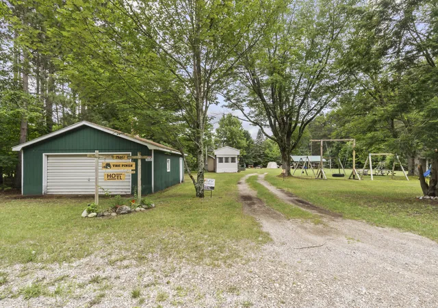 5th image of 15357 Homestead Rd, Thompsonville, MI 49683 | MLS# 67026040503