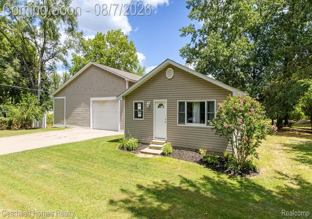 Photo 1 of Sale Pending at 2411 Dean Dr, Highland, MI 48356 | MLS# 20261061325 | Listing updated on 2026-08-10