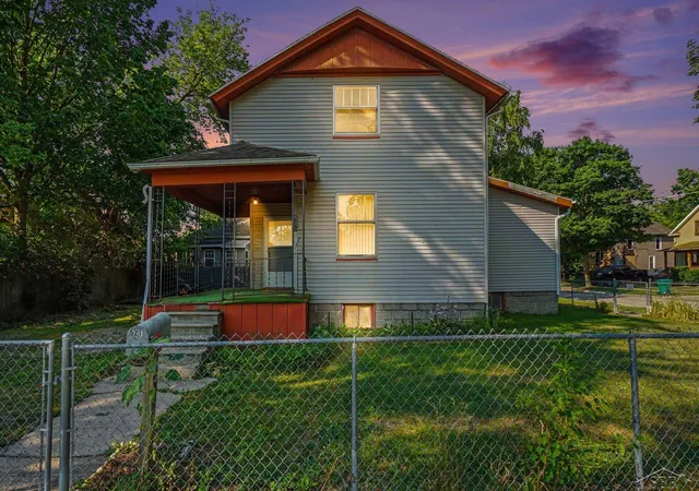 Photo 2 of Single family home for sale at 521 Saginaw St, Saginaw, MI 48602 | MLS# 61050217376 | Listing updated on 2026-08-05