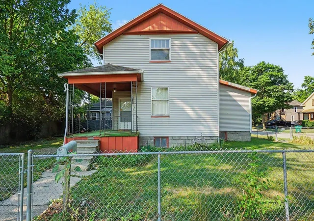 Photo 3 of Single family home for sale at 521 Saginaw St, Saginaw, MI 48602 | MLS# 61050217376 | Listing updated on 2026-08-05