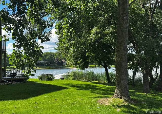 Photo 2 of Condo for sale at 4932 Lake Point Dr, Waterford, MI 48329 | MLS# 20261061335 | Listing updated on 2026-08-13