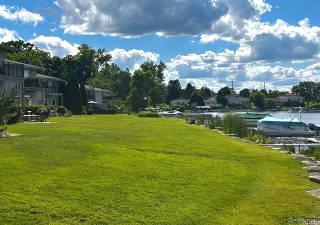 Photo 3 of Condo for sale at 4932 Lake Point Dr, Waterford, MI 48329 | MLS# 20261061335 | Listing updated on 2026-08-13