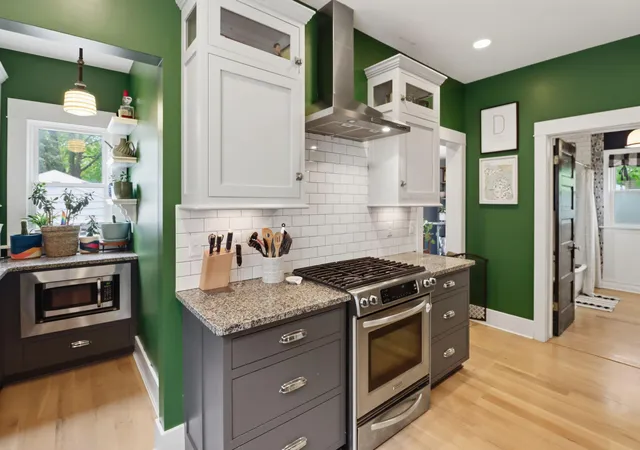 Photo 3 of Single family home for sale at 1012 Pearl St, Saint Joseph, MI 49085 | MLS# 69026040508 | Listing updated on 2026-09-16