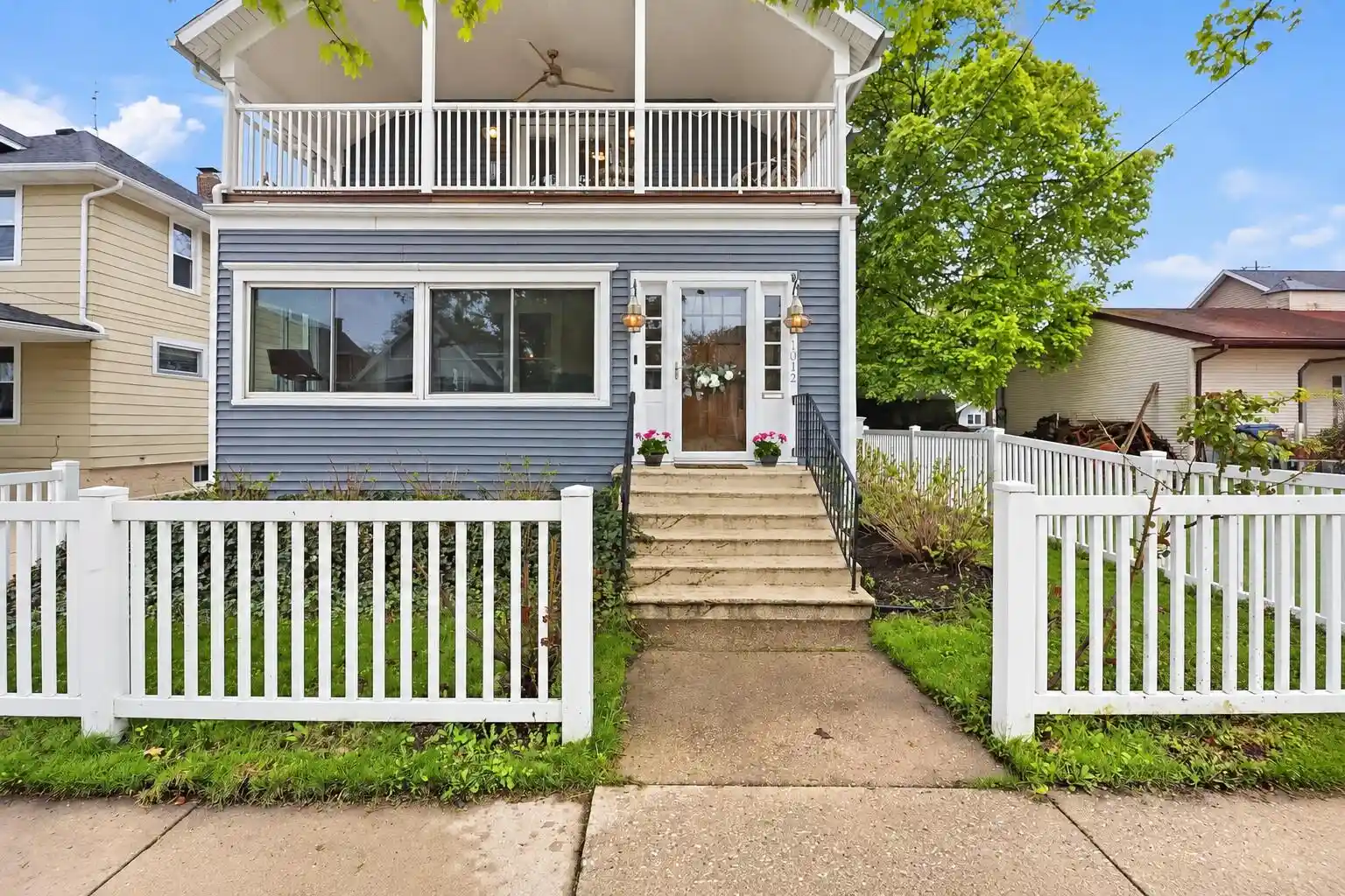 Photo 1 of Single family home for sale at 1012 Pearl St, Saint Joseph, MI 49085 | MLS# 69026040508 | Listing updated on 2026-10-25