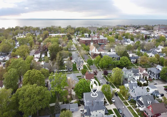 2nd image of 1012 Pearl St, Saint Joseph, MI 49085 | MLS# 69026040508