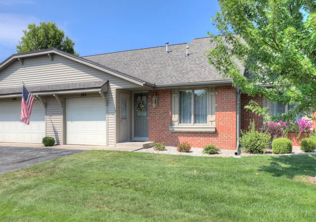 Listing Photo 2 - Condo for sale in building located at 265 Interlaken Ct, Zeeland, MI 49464