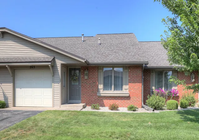 Listing Photo 3 - Condo for sale in building located at 265 Interlaken Ct, Zeeland, MI 49464