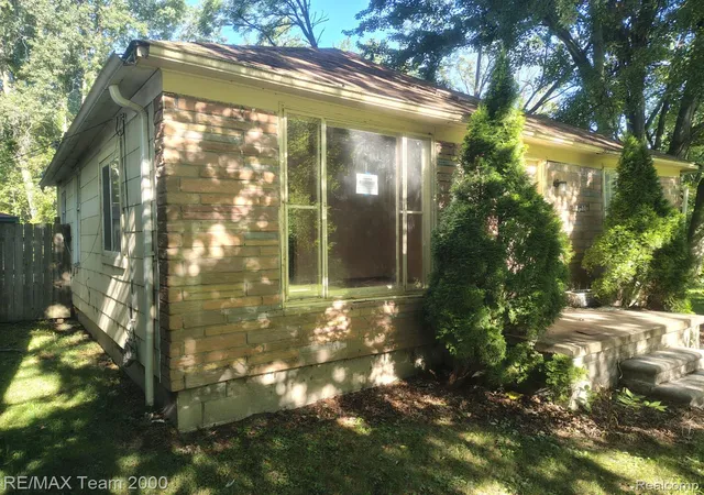 Photo 3 of Single family home for sale at 22500 Sumpter Rd, Belleville, MI 48111 | MLS# 20261061352 | Listing updated on 2026-09-10