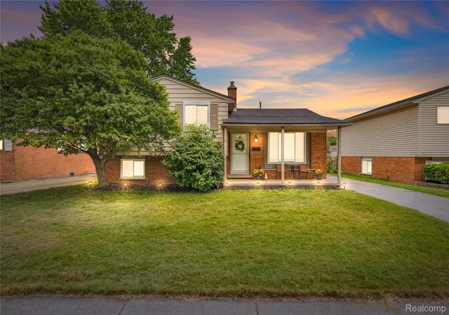 Photo 1 of Single family home for sale at 31516 Saint Margaret St, Saint Clair Shores, MI 48082 | MLS# 20261061364 | Listing updated on 2026-09-04