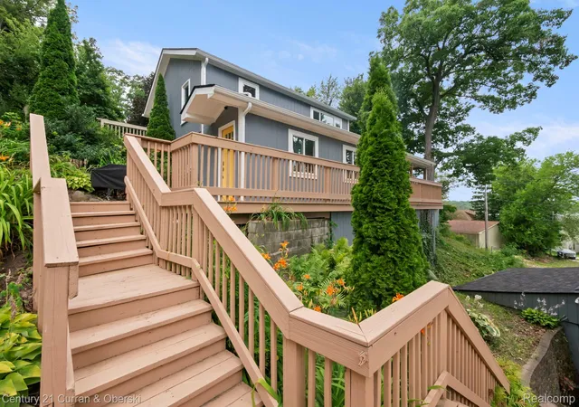 Photo 1 of Single family home for sale at 10492 Lake Shore Dr, Fenton, MI 48430 | MLS# 20261061371 | Listing updated on 2026-09-08