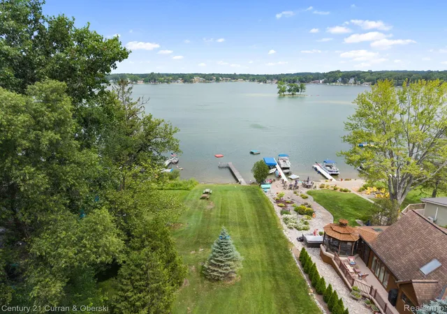 Photo 3 of Single family home for sale at 10492 Lake Shore Dr, Fenton, MI 48430 | MLS# 20261061371 | Listing updated on 2026-09-08