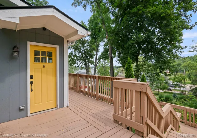 Photo 3 of Single family home for sale at 10492 Lake Shore Dr, Fenton, MI 48430 | MLS# 20261061371 | Listing updated on 2026-09-08