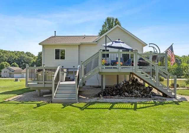 Photo 2 of Single family home for sale at 1126 N Vista Ln, Allegan, MI 49010 | MLS# 69026040524 | Listing updated on 2026-09-03