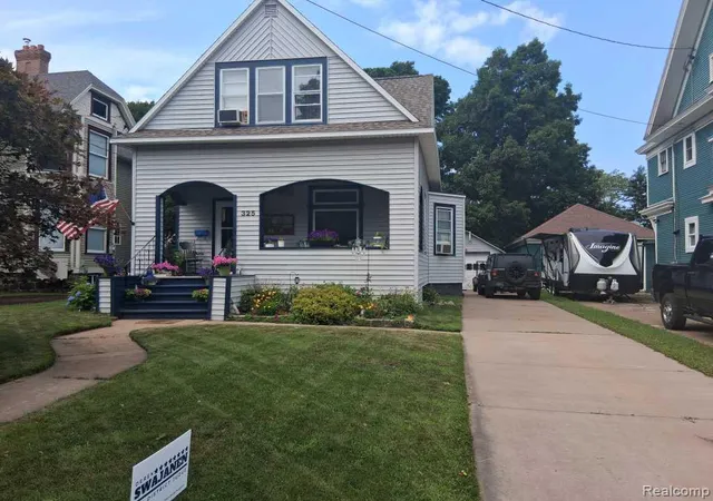 Photo 2 of Single family home for sale at 325 E Hewitt Ave, Marquette, MI 49855 | MLS# 20261061376 | Listing updated on 2026-08-22