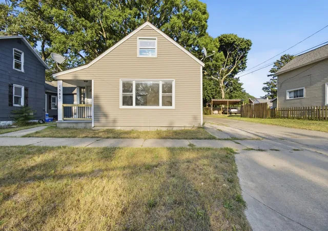 Photo 2 of Single family home for sale at 1580 Beidler St, Muskegon, MI 49441 | MLS# 71026040528 | Listing updated on 2026-09-04