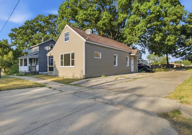 Photo 3 of Single family home for sale at 1580 Beidler St, Muskegon, MI 49441 | MLS# 71026040528 | Listing updated on 2026-09-04