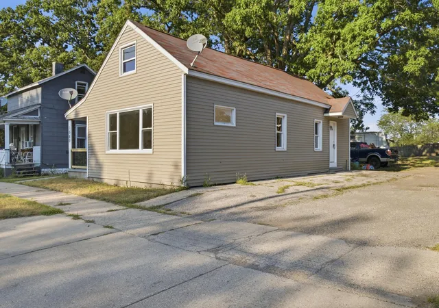Photo 3 of Single family home for sale at 1580 Beidler St, Muskegon, MI 49441 | MLS# 71026040528 | Listing updated on 2026-09-04