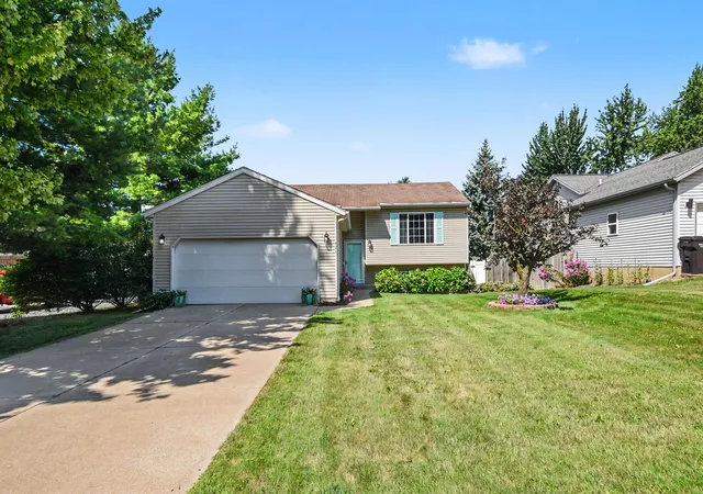 Photo 1 of Single family home for sale at 421 Macomb Ave Nw, Grand Rapids, MI 49534 | MLS# 65026040531 | Listing updated on 2026-09-17