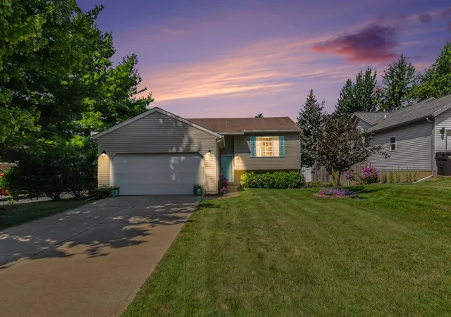 Photo 2 of Single family home for sale at 421 Macomb Ave Nw, Grand Rapids, MI 49534 | MLS# 65026040531 | Listing updated on 2026-09-17
