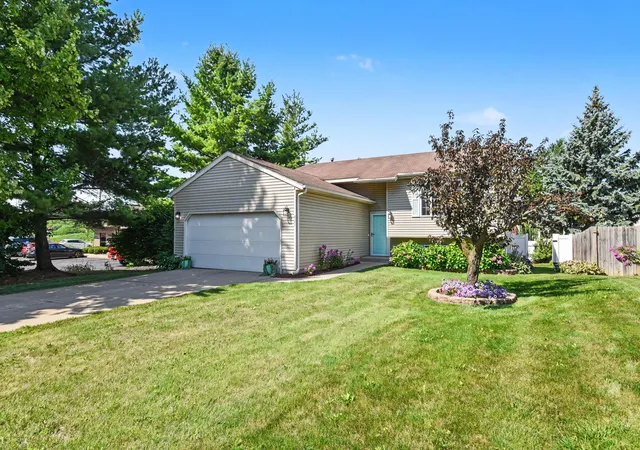 Photo 3 of Single family home for sale at 421 Macomb Ave Nw, Grand Rapids, MI 49534 | MLS# 65026040531 | Listing updated on 2026-09-17
