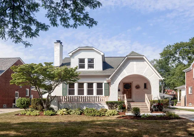 Photo 1 of Single family home for sale at 891 Washington Rd, Grosse Pointe, MI 48230 | MLS# 58050217392 | Listing updated on 2026-09-14