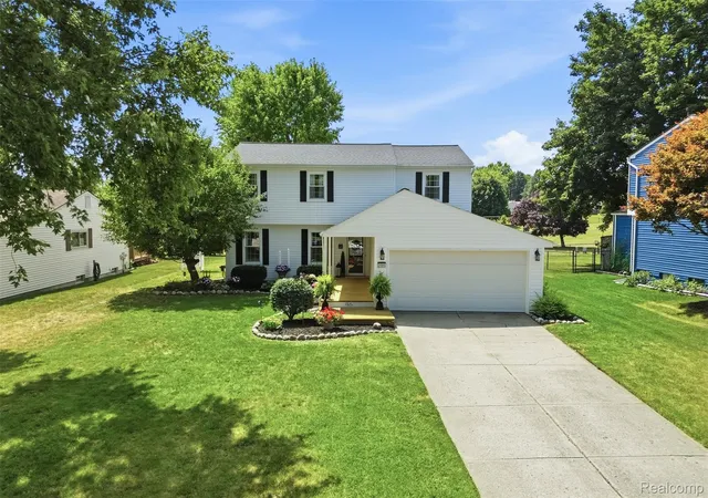 Photo 1 of Sale Pending at 3585 Loon Lake Rd, Wixom, MI 48393 | MLS# 20261061391 | Listing updated on 2026-08-22