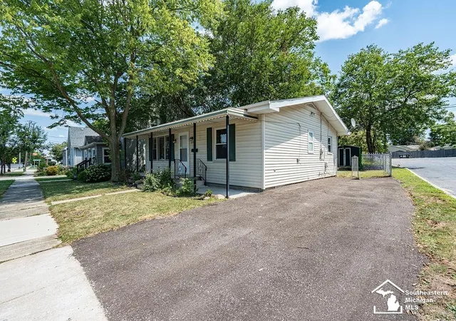 Photo 1 of Single family home for sale at 435 Toledo St, Dundee, MI 48131 | MLS# 57050217395 | Listing updated on 2026-09-07