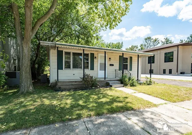 Photo 3 of Single family home for sale at 435 Toledo St, Dundee, MI 48131 | MLS# 57050217395 | Listing updated on 2026-09-07
