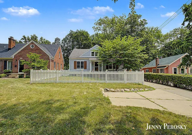 Photo 43 of Single family home for sale at 1044 Breton Rd Se, Grand Rapids, MI 49506 | MLS# 65026040552 | Listing updated on 2026-09-14