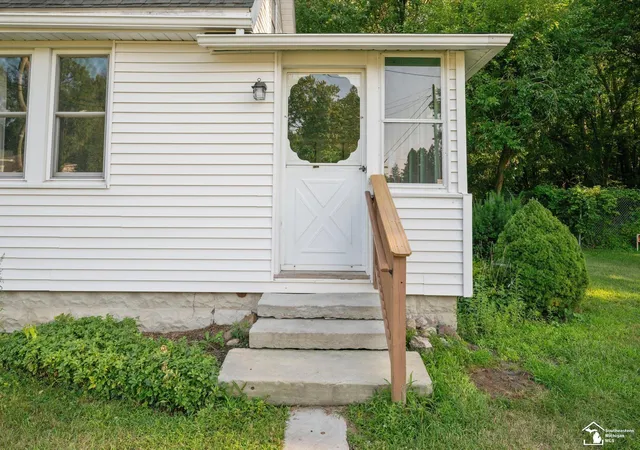 5th image of 12202 Harris St, Carleton, MI 48117 | MLS# 57050217399