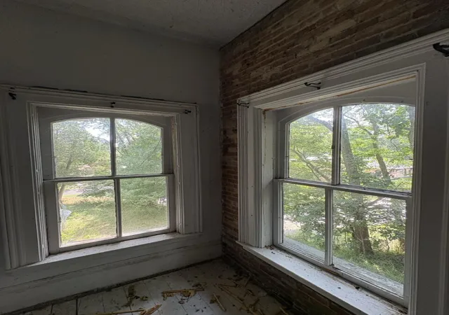 11th image of 912 W Main St, Ionia, MI 48846 | MLS# 65026040556