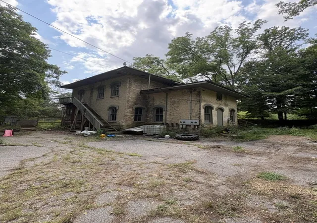 3rd image of 912 W Main St, Ionia, MI 48846 | MLS# 65026040556