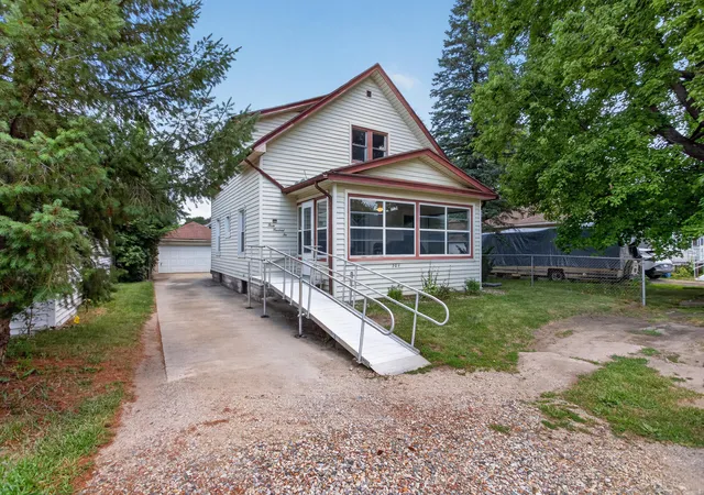1st image of 302 Cass Ave, Jackson, MI 49203 | MLS# 55026040566