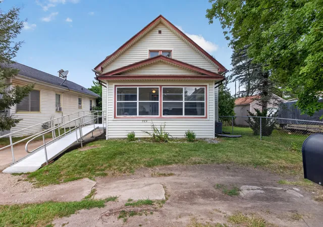 2nd image of 302 Cass Ave, Jackson, MI 49203 | MLS# 55026040566