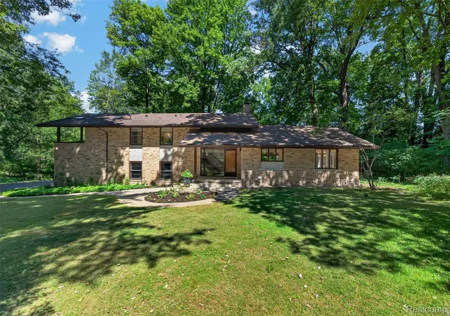 2nd image of 7388 Lindenmere Dr, Bloomfield Hills, MI 48301 | MLS# 20261061410