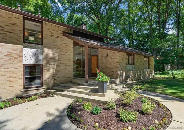 3rd image of 7388 Lindenmere Dr, Bloomfield Hills, MI 48301 | MLS# 20261061410