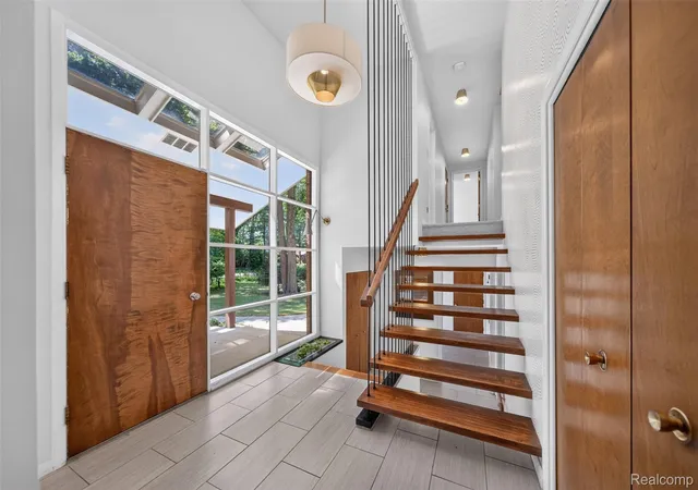 4th image of 7388 Lindenmere Dr, Bloomfield Hills, MI 48301 | MLS# 20261061410