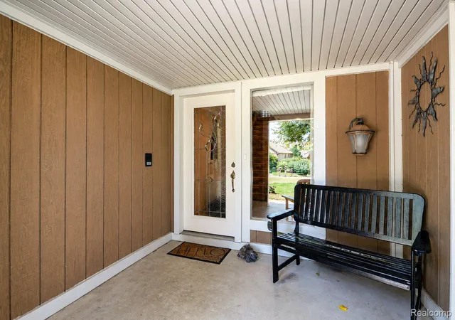 2nd image of 22783 Shadowglen Dr, Farmington Hills, MI 48335 | MLS# 20261061413