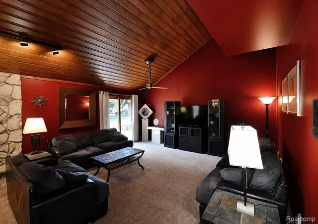 Photo 4 of Single family home for sale at 22783 Shadowglen Dr, Farmington Hills, MI 48335 | MLS# 20261061413 | Listing updated on 2026-09-20