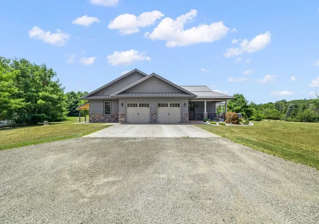 5th image of 6323 Ward Rd, Sterling, MI 48659 | MLS# 61050217410