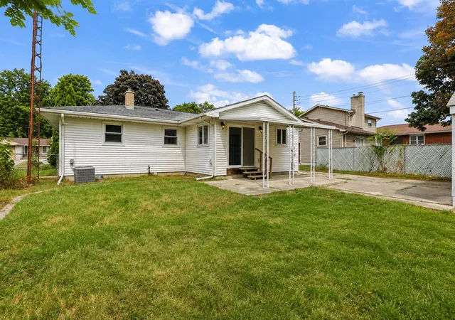 29th image of 3815 Walton Dr, Lansing City Ingham, MI 48910 | MLS# 81026040572