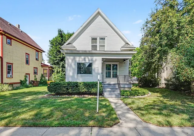 Photo 1 of Single family home for sale at 1014 S University Ave, Mt Pleasant City Isabella, MI 48858 | MLS# 65026040585 | Listing updated on 2026-09-11