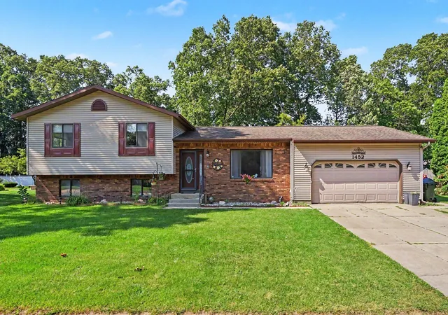 Photo 1 of Single family home for sale at 1452 Adams Ave, Muskegon, MI 49442 | MLS# 71026040589 | Listing updated on 2026-09-18